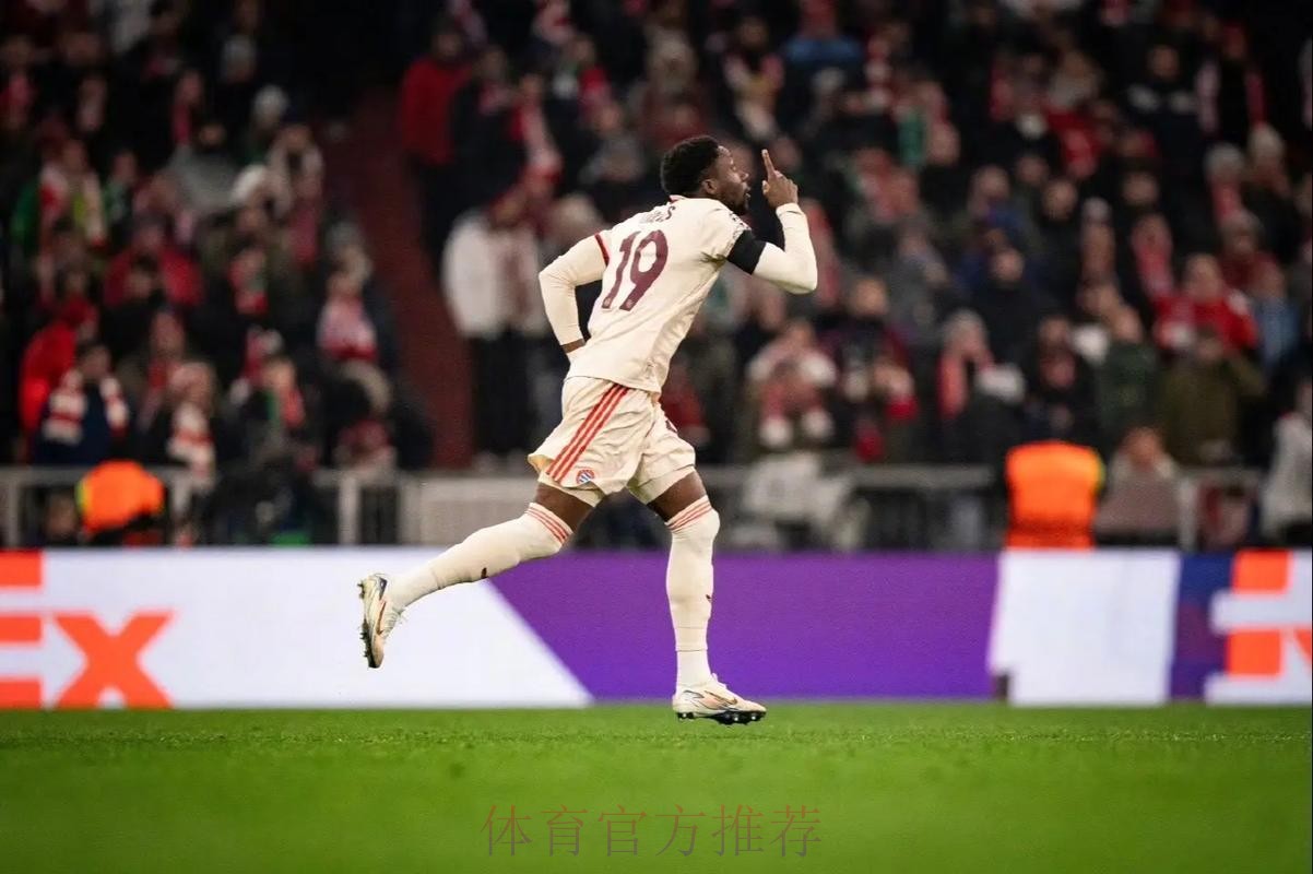 拜仁接近与阿方索-戴维斯谈妥续约 新合同为期4年 拜仁接近与阿方索-戴维斯谈妥续约 新合同为期4年